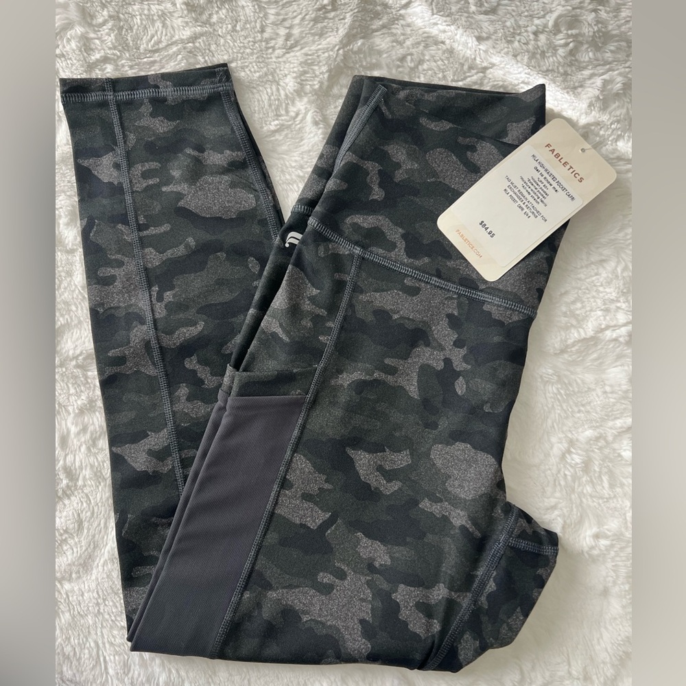 Fabletics Mila High-Waisted Pocket Capri